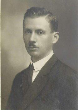 tab1